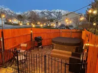 THE HIDEAWAY: Charming, 2-bedroom apartment near ski slopes & Wasatch Mountains.