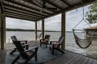 Lake Escape has it ALL--Deep water, panoramic views, POOL, main lake!