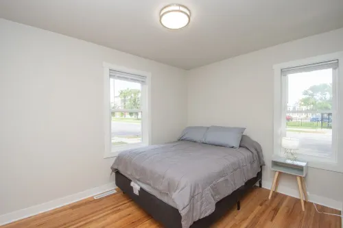 Amazing 2 Bedroom 1 Bathroom Upper Level Home