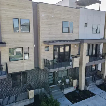 Downtown Modern 3-Bed Townhome with Bright, Upgraded Interiors & Books to read