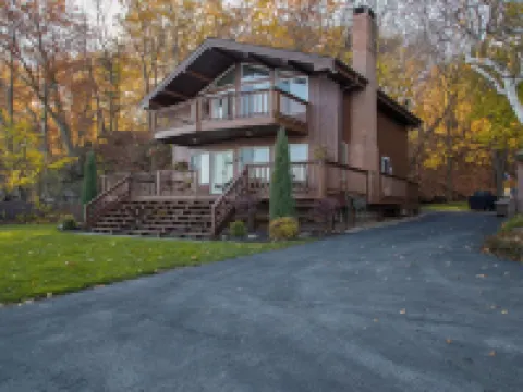 Just Us - Private Waterfront Home on Seneca Lake. Dog Friendly! Hotels in Starkey