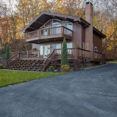 Just Us - Private Waterfront Home on Seneca Lake. Dog Friendly! Отели в г. Старки
