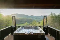 Fainting Goats! Luxe Retreat + 270° Long-Range Views Near Asheville, NC