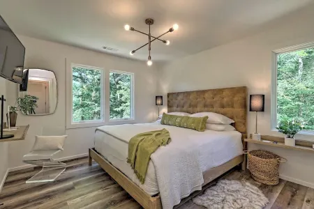 Luxury Cabin- Hot Tub, Mtn Views from Every Window, Mins to Clayton Отели в г. Рейбан