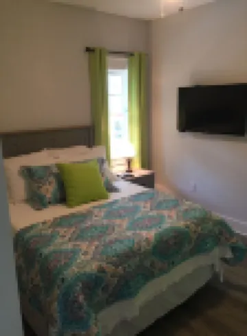 SOUND FRONT PRIVATE GUEST APARTMENT!