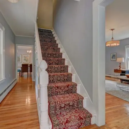 Colonial House, w/Yard,7min walk to Downtown Lenox