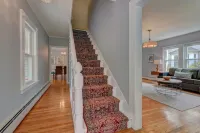 Colonial House, w/Yard,7min walk to Downtown Lenox