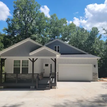 Lakefront home w/covered dock*Pool table*Kayak/SUP*11mi to Clemson*Hot tub