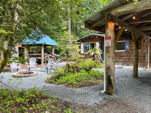 Rustic Cabin, Nestled in the Trees, Less Than a Mile to Mt. Rainier Entrance.