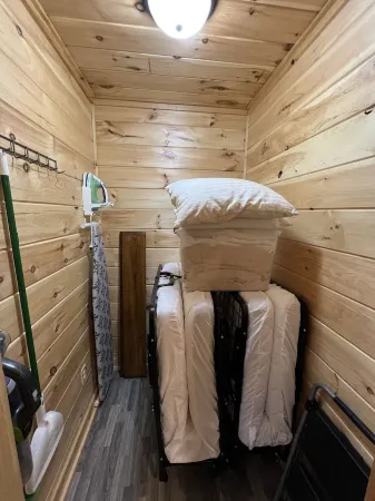 Large house on the lake sleeps 16!