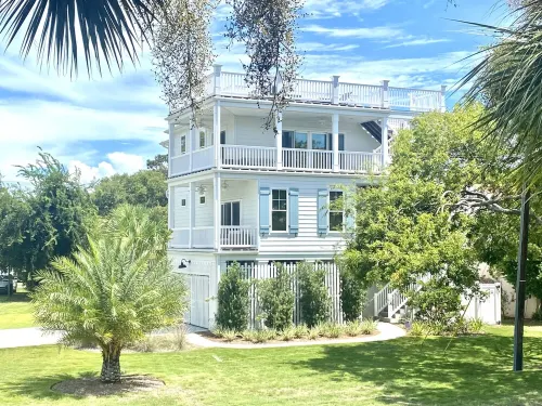 ☀️☀️ Custom Beach Home - Optional heated pool. Elevator + large pool & backyard 🏖🏖