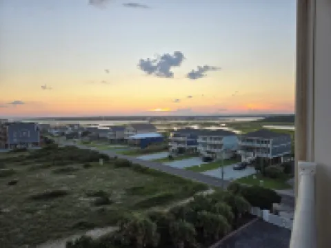 Top floor condo in N. Topsail Beach. Views of the beach & Intracoastal Waterway!