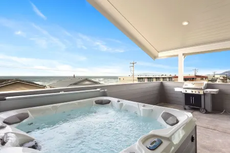 Brand New Ocean View Beach House w Hot Tub & Sauna Отели рядом с достопримечательностью «Jetty Marina»