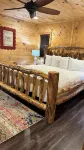 Cozy Lakefront: Family Friendly Home with Gentle walk to Greers Ferry Lake