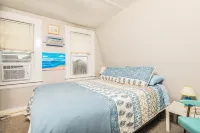 Cozy Cottage Steps from Hampton Beach, Sleeps 6, 2 car parking! Hotels in Hampton