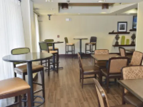 ハンプトン イン ラストン ラストンのホテル