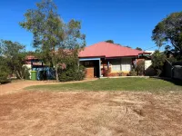 The Chilli Spot - Family Accommodation Beach-Side. Walk into to Town & Beach!