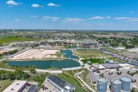 Hip, Spacious Hutto Home 4/2, 3 Mins to Kalahari, Hutto Co-Op, and Dell Diamond Hotels in Hutto