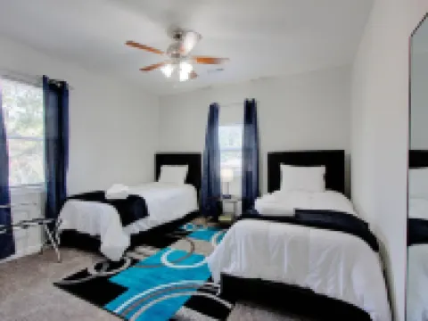 Fabulous Retreat! Centrally Located. Quiet & Cozy! Sleeps 4. Hi Sp Wifi & More. Hotel di Berkeley County