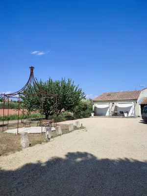 New Ad - Charming quiet house, air conditioning, shared pool