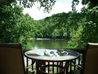 White River Get Away Cabin (Norfork) - River frontage - Open all Year