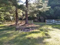 House sleeps 6. Just 5 minutes Patoka Lake boat ramp. Anglers Welcome!