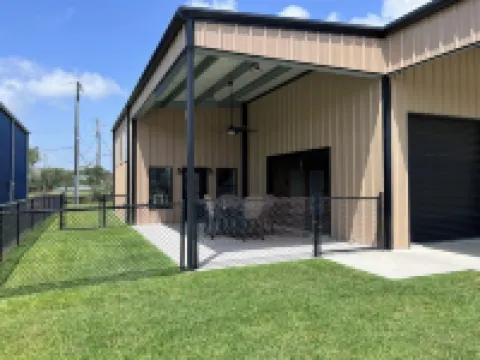 Barndo  blocks from boat launch, pier, beach and restaurants. Pet friendly