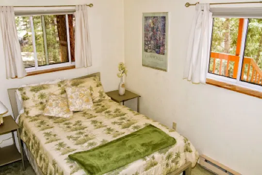 Superb Three Acre Mountain View Home for Reunions/Families