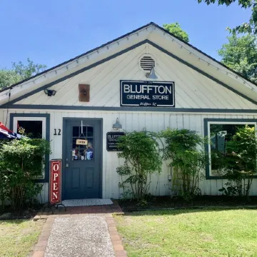 "Nauti-Jayne" coastal cottage in Historic Old Town Bluffton