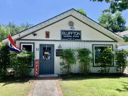 "Nauti-Jayne" coastal cottage in Historic Old Town Bluffton
