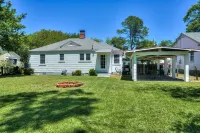 Delightful Mid-Century Modern Bungalow Hotels near Publix Super Market at North Augusta Plaza