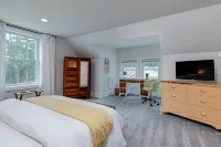 Hot Tub + Game Room Retreat – Sleeps 10 – Price Drop!