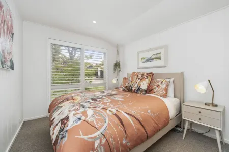 Relaxed Retreat - Hot Plunge Pool, Wood Fire, Pet Friendly, 4pm Sun Checkout,