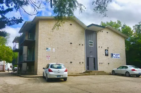 Fabulous Aggieville Hideaway - Convenient 1 bedroom next to KSU & Aggieville Отели рядом с достопримечательностью «Flint Hills Discovery Center»