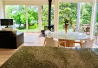 Lake Daylesford Villa 2~ Lake Frontage Large Villa