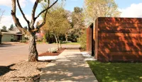 Relax & Enjoy Private Studio w/Courtyard - Apartments