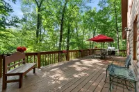 Table Rock Lake View, Huge Deck, Trees, Quiet, Updated, Decorated for Holidays!