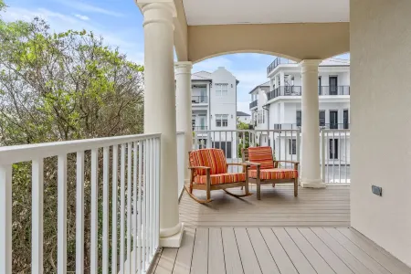 5 Min Walk to Private Beach - 2024 Remodel - Pool