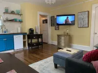 2 Person Hot Tub on Private Deck,  2 mi to DT Hendersonville/Flat Rock, King Bed