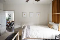 The Branch, East Nashville - 12min to DWNTN, artistic light-filled home