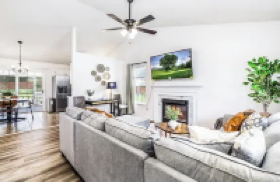 Quaint Cottage of Holly Springs 霍利斯普林斯酒店