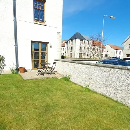 2 bedroom garden apartment, Crail, Roseford Apartment with private parking