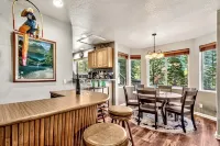 Tahoe Aloha Cabin: TWO Kitchens & Living Rooms, Game Rm, Hot tub, Fitness  Equip