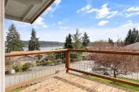 Spacious Family Retreat with Ocean View, Pet friendly