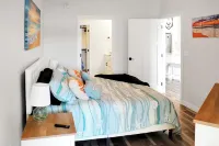 WaterfrontCondo!BridgesBay!AmazingViews!Pets!Pools!Fitness!Arcade!4kingbedrooms!