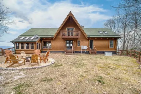 Lux/Private Cabin-PanoramicMntVIEWS-HotTub,Wd Stove,Firepl/Pit,GmRoom,FencedYard