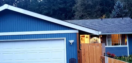 Great quiet family friendly location near chambers Bay. Private covered patio. Отели в г. Юниверсити Плейс