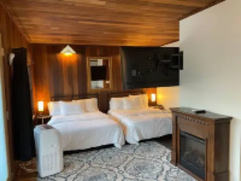 Historic K2 Inn, Full House Rental (Renovated Managers Quarters)