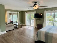 Celebrate Christmas at the Lake! Christmas Tree! Pool Table, Ping Ping & More!