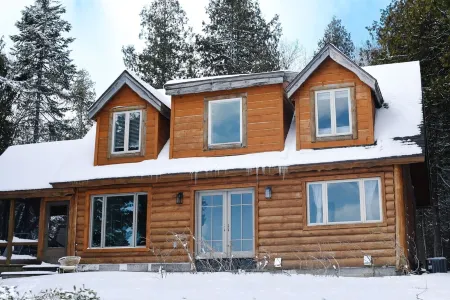 Newly Renovated Waterfront Cabin